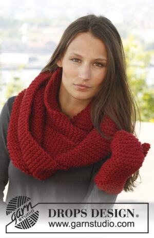 Amaryllis Neck Warmer & Mittens by DROPS Design