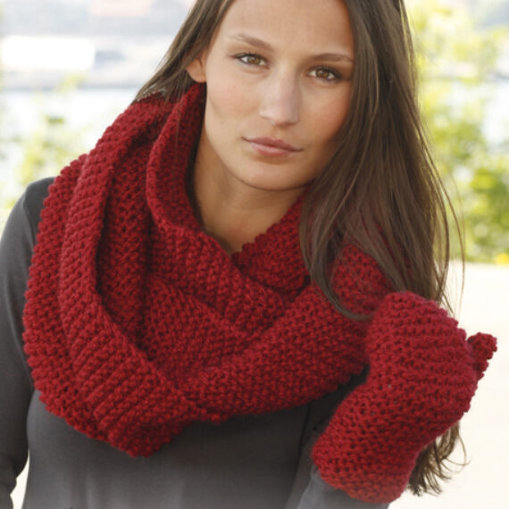 Amaryllis Neck Warmer & Mittens by DROPS Design